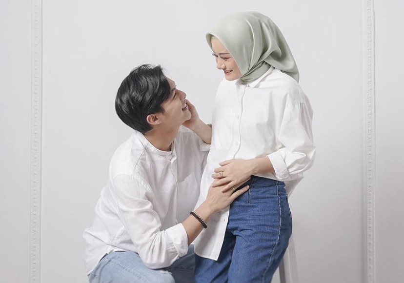 Hamil Anak Pertama, Dinda Hauw dan Suami Makin Mesra   