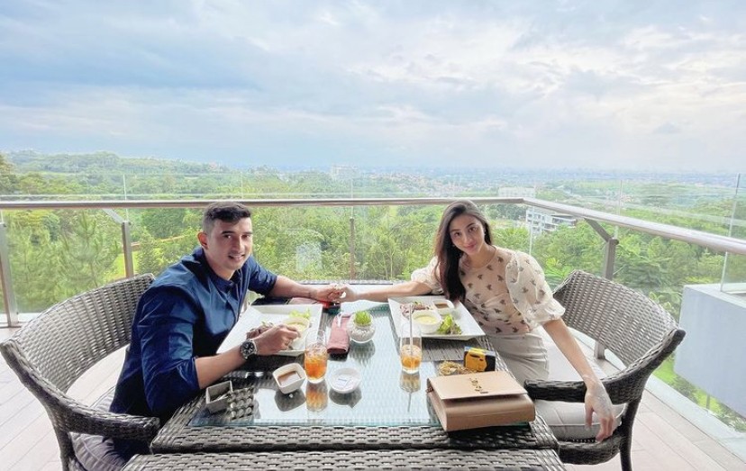 Selamat! Istri Ali Syakieb Positif Hamil