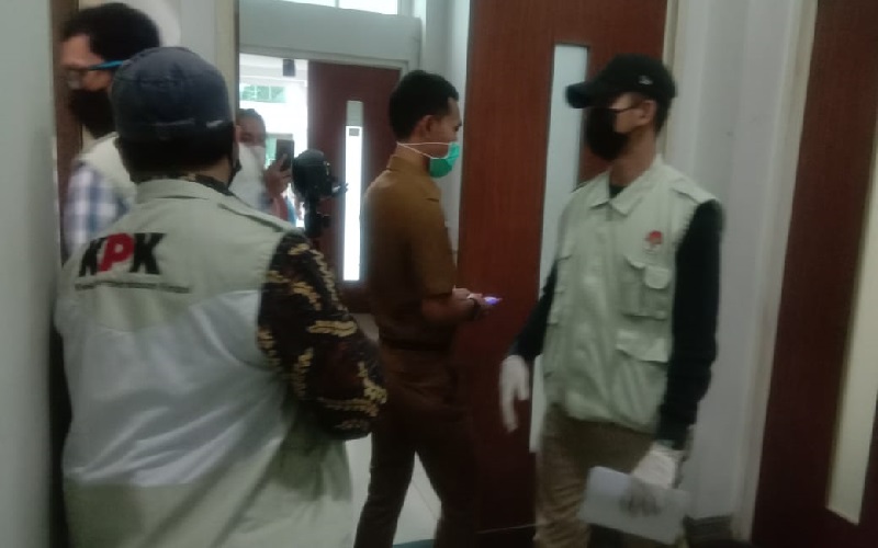 KPK Sita Sejumlah Dokumen dari Penggeledahan Tiga Lokasi di Bandung Barat