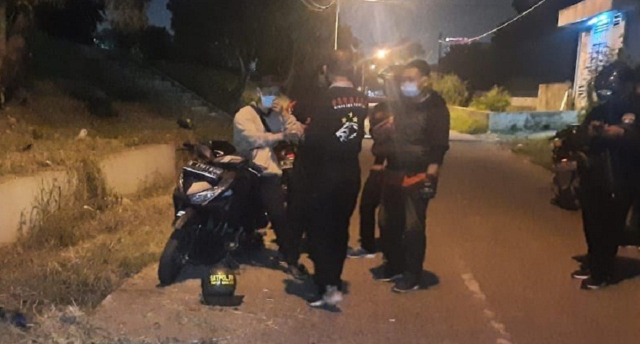 Anggota Satpol PP Bekasi Ditemukan Tergeletak di Pinggir Jalan, Ternyata....