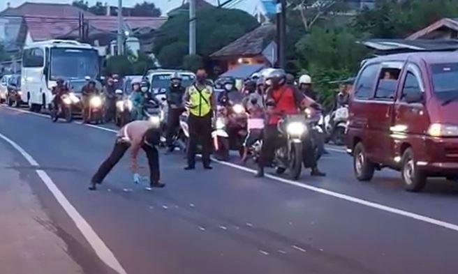 Bus Tabrak 3 Kendaraan di Pasuruan, Pemotor Tewas Terseret Puluhan Meter