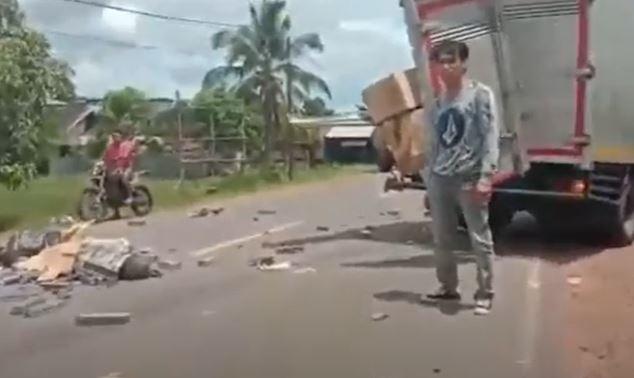 Kecelakaan Mobil Boks Tabrak Truk Sawit di Kotim, 1 Tewas dan 3 Luka Parah