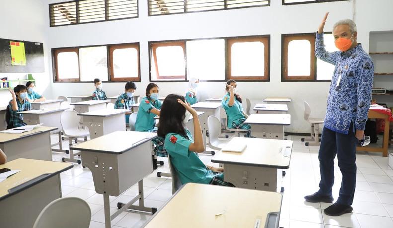  Cek Persiapan Sekolah Tatap Muka di Salatiga, Ganjar: Guru dan Siswa Harus Disiplin Prokes 