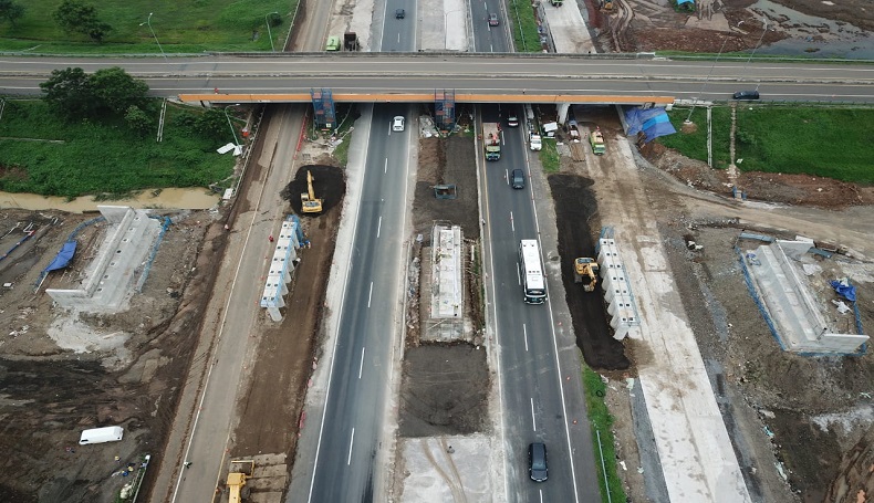 Akses ke Bandara Kertajati Dipasang Penyangga, Lalu Lintas Km 158 Tol Cipali Dialihkan 