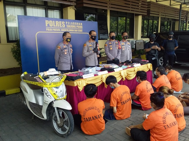 Polisi Tangkap Sindikat Pengedar Dollar AS Palsu Senilai Rp3 Miliar Di ...