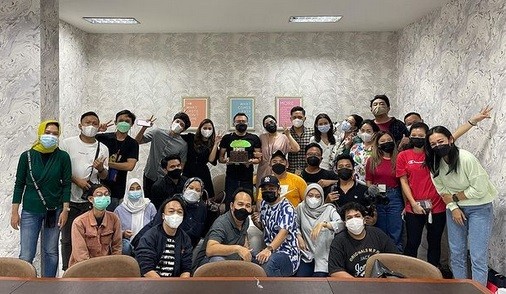 Ultah Ke-52, Anang Hermansyah Dapat Kejutan Spesial dari Istri dan Calon Menantu