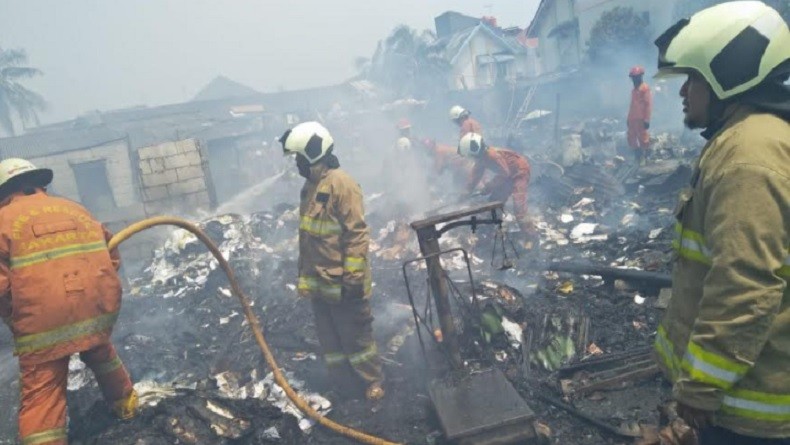 Kebakaran di Cengkareng, 14 Kontrakan dan Motor Warga Hangus