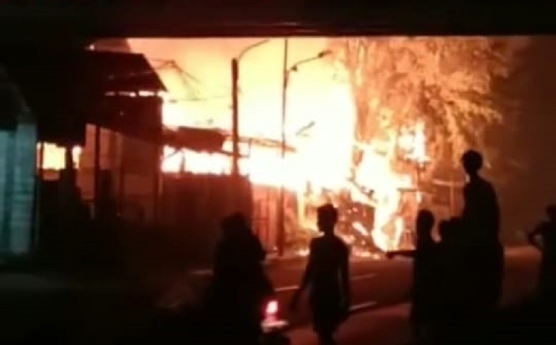 Kebakaran di Pulogadung Hanguskan Puluhan Rumah, Diduga Akibat Korsleting Listrik