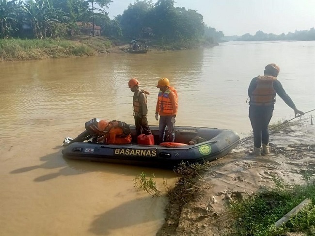 Pencari Udang Tenggelam di Sungai Citarum, SAR Gabungan Lakukan Pencarian