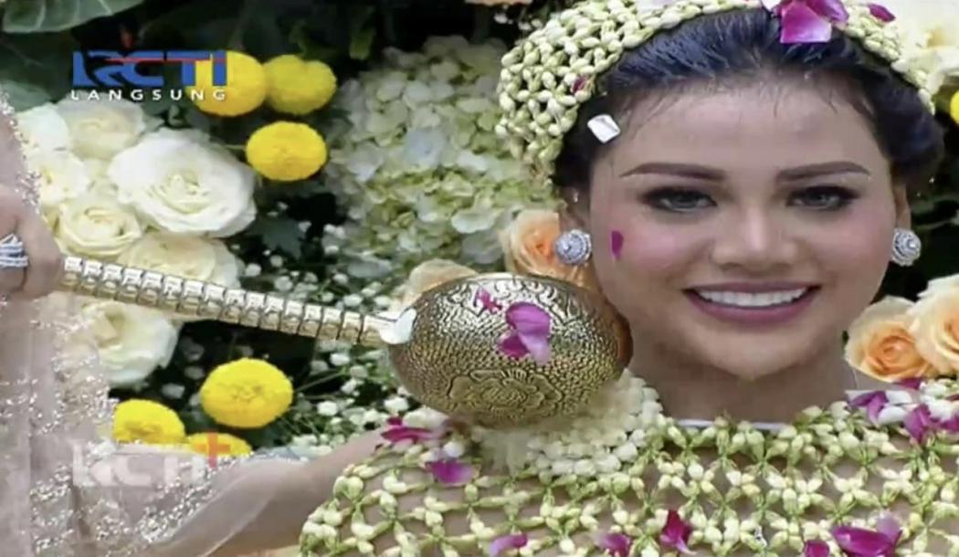 Momen Haru dan Senyum Bahagia Aurel Hermansyah di Acara Siraman, Didampingi Anang dan Ashanty