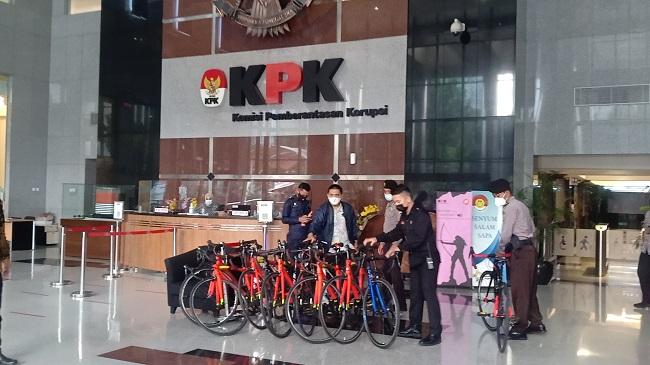 KPK Sita Dokumen Bank Garansi Senilai Rp52 Miliar terkait Kasus Ekspor Benih Lobster