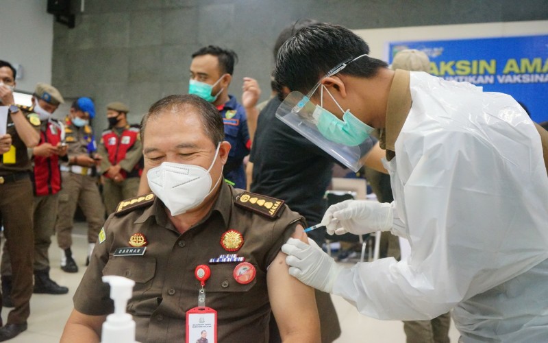 Tinjau Vaksinasi Jaksa, Herman Deru Optimis Sumsel Segera Keluar dari Pandemi