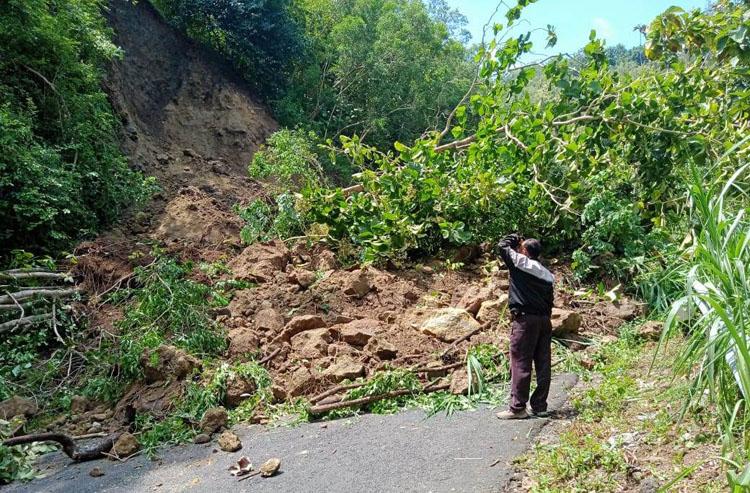 Longsor Bukit di Kulonprogo Tutup Jalur Alternatif Penghubungan Jateng-DIY