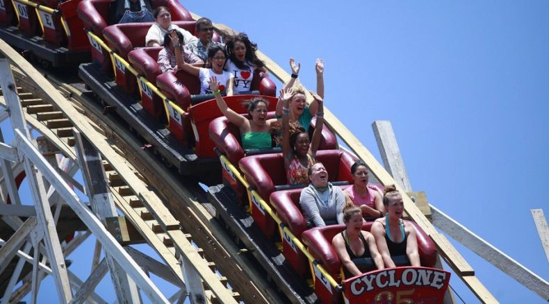 Taman Hiburan Segera Dibuka, Pengunjung Dilarang Teriak saat Naik Rollercoaster