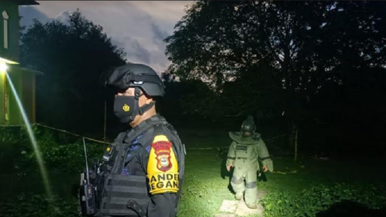 Warga Temukan Tas Pinggang di atas Kotak Amal Masjid, Diduga Bom