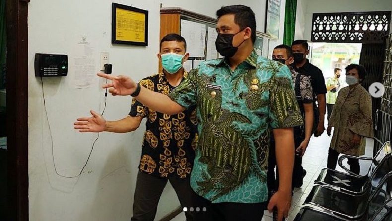Wali Kota Bobby Sidak Kantor Camat Medan Polonia, Ada Apa?