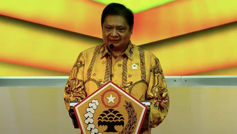 Didorong Jadi Capres 2024 oleh MKGR, Airlangga Acungkan Jempol ke Atas