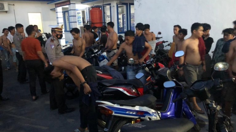 Polres Bulumkumba Gelar Razia Balap Liar, 21 Pemuda dan Motornya Diangkut ke Kantor Polisi