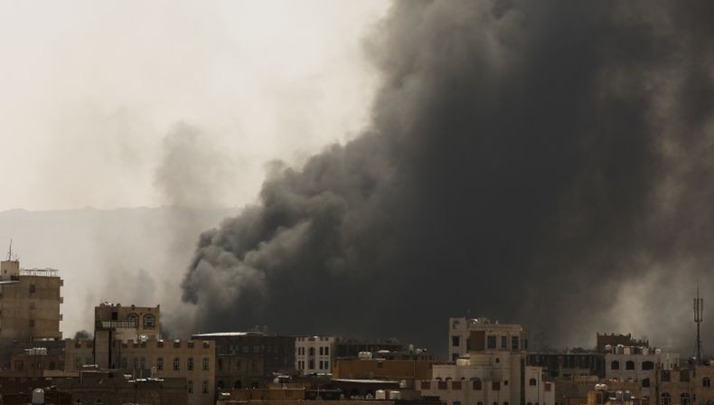 Kilang Minyak Diserang, Pasukan Koalisi Saudi Gempur Basis Pemberontak Houthi Yaman