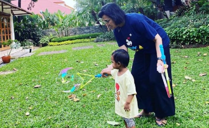 Habiskan Akhir Pekan Bersama Cucu, Sri Mulyani: Jeda yang Selalu Kutunggu
