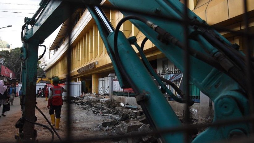 Anies Akan Perbaiki Semua Stasiun dan JPO di DKI Jakarta