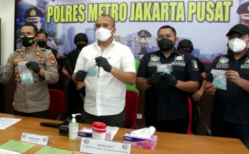 Polisi Tangkap Kurir Narkoba di Depan PN Jakarta Pusat, 944 Butir Ekstasi Diamankan