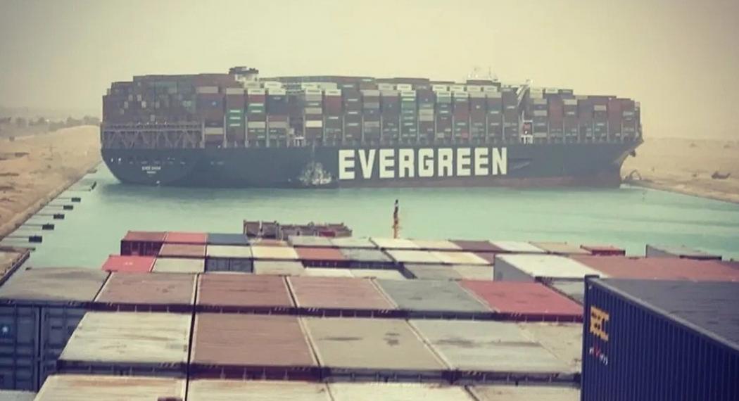 Kapal Kontainer Raksasa Masih Menyumbat Terusan Suez, Dunia Rugi Rp5,7 Triliun Per Jam!