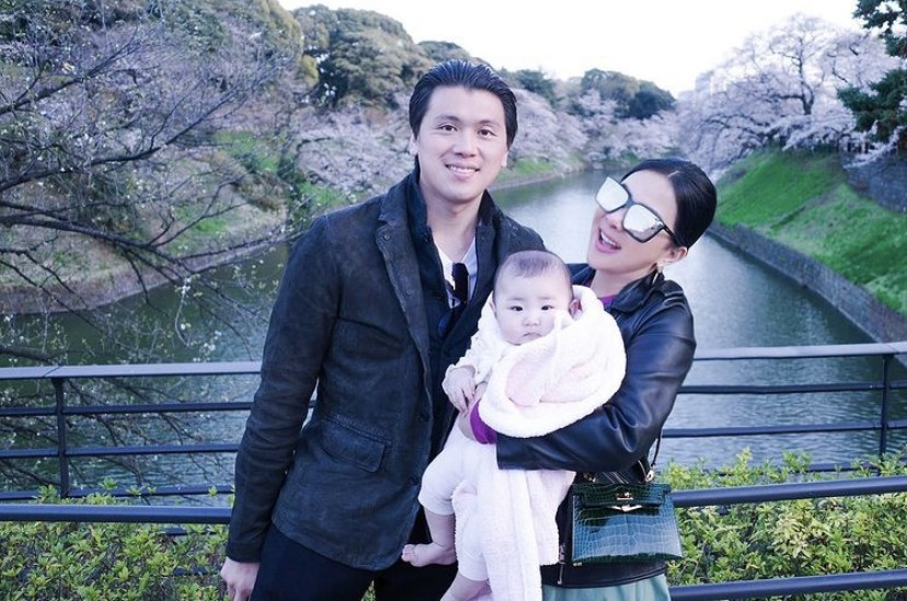 Berfoto Bersama Bayi, Syahrini Berharap  Miliki Momongan Tahun Depan