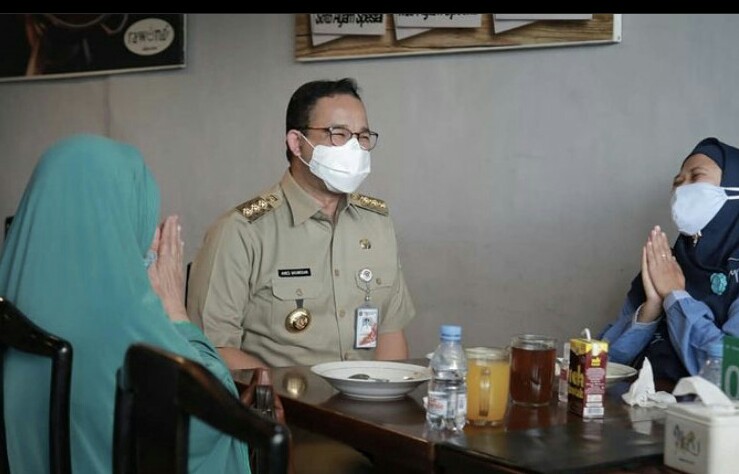 Momen Anies Santap Nasi Rawon yang Jadi Sup Terenak se-Asia