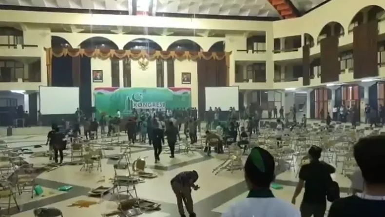 Kongres HMI di Surabaya Ricuh, Kaca Gedung Islamic Center Pecah, Kursi Berserakan