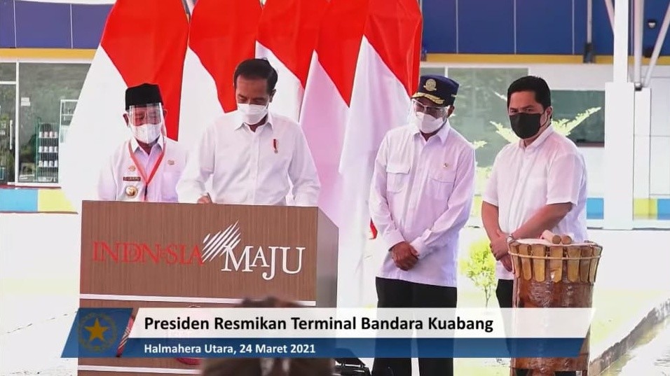 Resmikan Bandara Kuabang, Jokowi Minta Ada Penerbangan Reguler 2 Kali Seminggu
