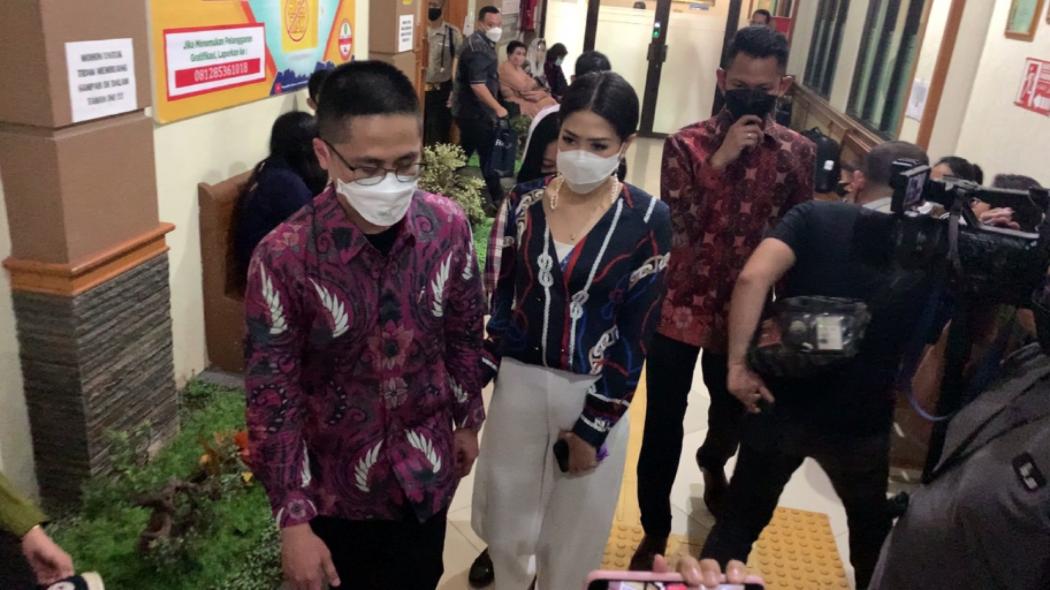 Istri Lukman Sardi Jadi Saksi di Sidang Cerai Wulan Guritno    