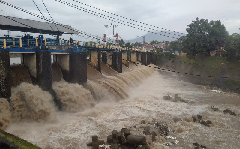 Bendung Katulampa Siaga 4, Warga di Bantaran Sungai Ciliwung Diminta Waspada