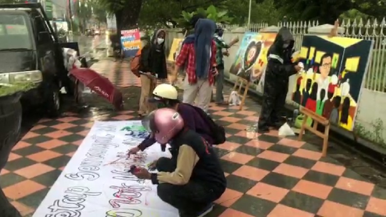 Lewat Lukisan, Pekerja Seni Makassar Berikan Dukungan Moril untuk Nurdin Abdullah