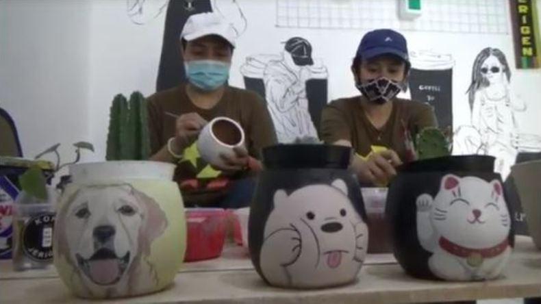 Warga Salatiga Lukis Pot Terakota, Gambar Karakter Lucu Bikin Gemes 