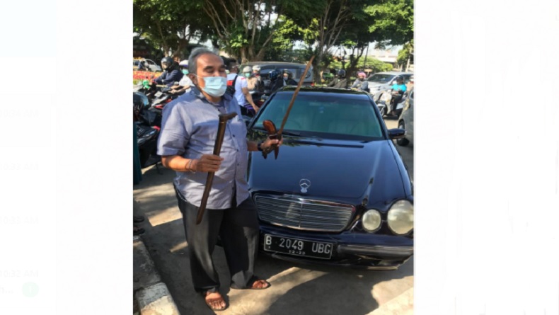 Kronologi Sopir Pengacara Habib Rizieq Diamankan Polisi karena Bawa Pedang dan Badik