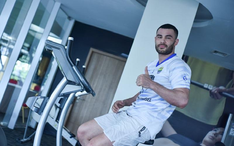 Prediksi Persib Vs Persita: Menanti Aksi Farshad Noor