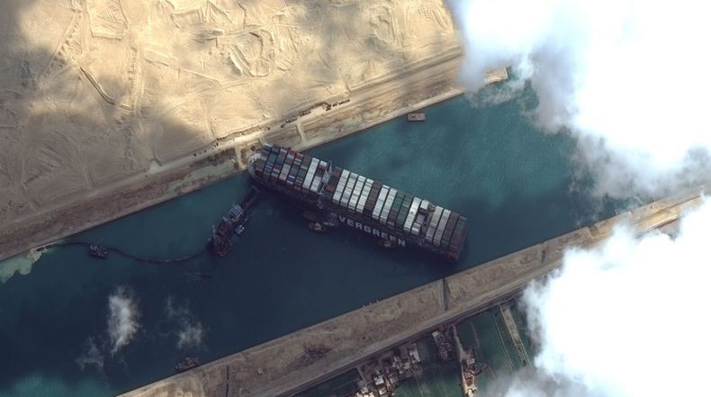 Akhirnya, Kapal Kargo Raksasa yang Kandas di Terusan Suez Berhasil Digeser