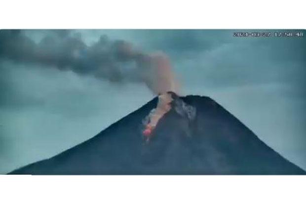 Gunung Merapi Kembali Semburkan Wedus Gembel Sejauh 1,6 Km dari Puncak