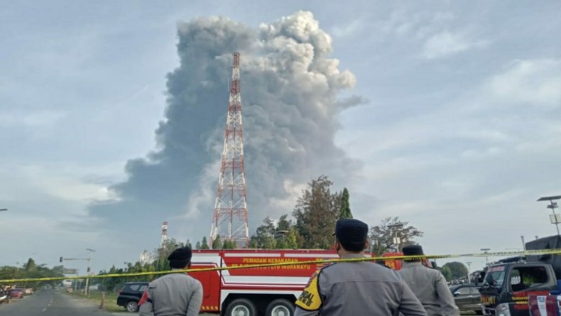Kilang Balongan Terbakar, 10 Gardu PLN Terdampak dan 1.078 Pelanggan Mati Listrik