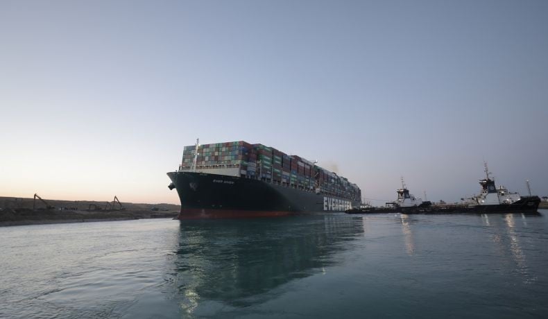 Perusahaan Alat Bantu Seks Rugi Besar akibat Kapal Kargo Raksasa Kandas di Terusan Suez