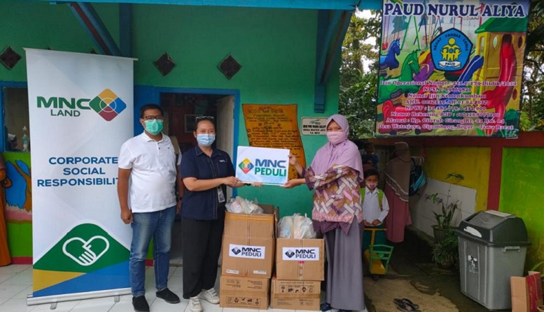 MNC Peduli Hibur Anak-Anak di Kampung Ciletuh dengan Dongeng dan Bernyanyi
