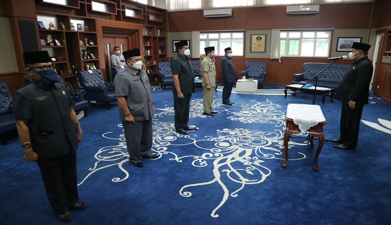 Ditanya soal Kasus Bansos Covid-19, Bupati KBB Hanya Lambaikan Tangan