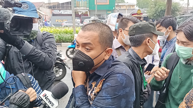 Pengacara Habib Rizieq Kesal karena Tak Bisa Masuk PN Jaktim: Sidang Aja Sama Tembok