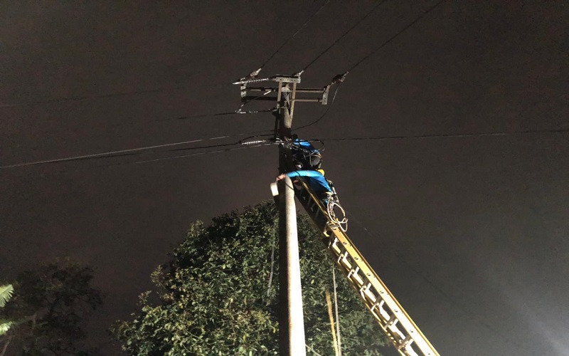 PLN Pastikan Seluruh Jaringan Listrik di Cimenyan Bandung Kembali Normal