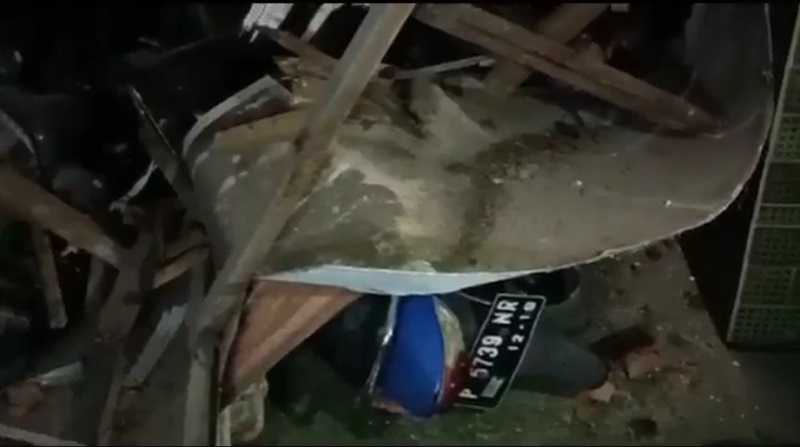 Tembok 7 Meter di Jember Ambruk, 2 Rumah Warga Hancur  