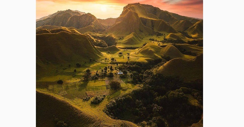 Terpikat Keindahan Bukit Mondu, Tempat Wisata di Sumba yang Mirip Lukisan Alam