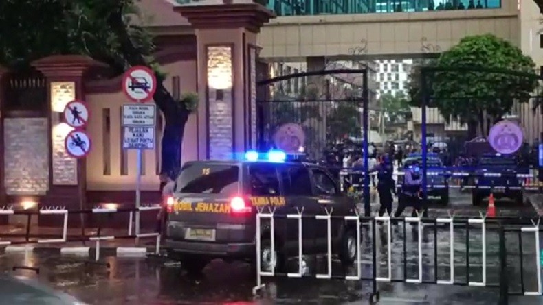 Terduga Teroris Ditembak Mati, Mobil Jenazah Tiba di Mabes Polri