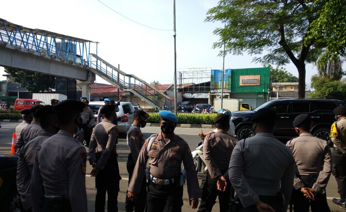 Dijaga Ketat Polisi, Habib Rizieq Hadiri Sidang di PN Jaktim