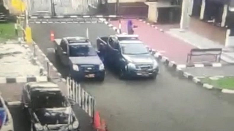 Terduga Teroris Ditembak, Tim Jinak Bom Sisir Area Mabes Polri